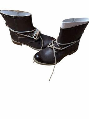 Timberland Women’s Brown Lace-Up Ankle Boots - very narrow! Sz 6